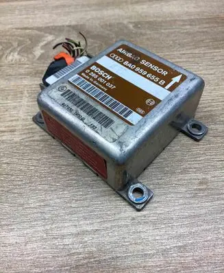 Audi A4 S4 B5 8D Airbag control unit/module 8A0959655B 0285001037 WITHPLUG