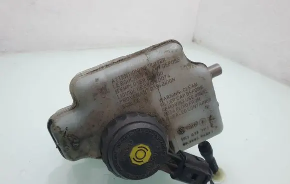 Volkswagen Golf VI Master brake cylinder 1K1611301D