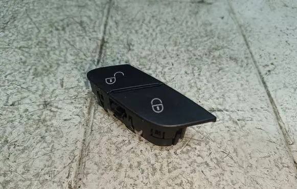 Mercedes-Benz ML W164 Central locking switch button A2518201010
