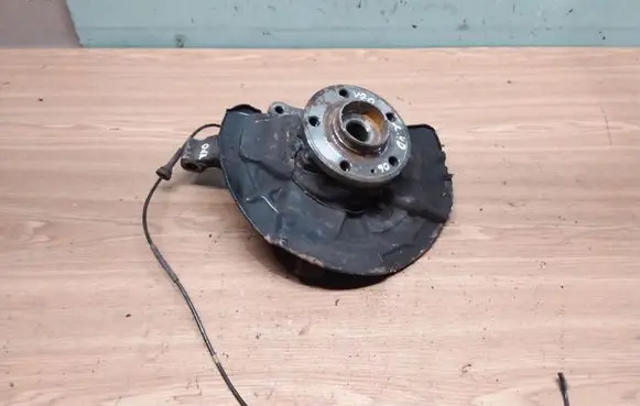 Volvo V70 Front wheel hub 9461944
