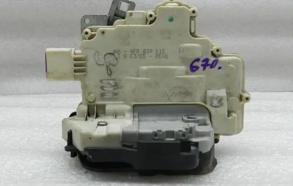 Audi A3 S3 8P Rear door lock 4F0839015