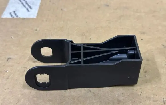Porsche Cayenne (92A) Radiator mount bracket 7P0121079B