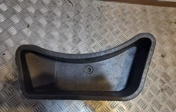 Volkswagen Touareg II Tool box 7P6863220
