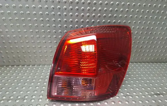 Nissan Qashqai Rear/tail lights S27725505
