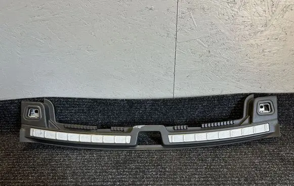 Trunk/boot sill cover protection