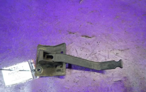 Renault Megane II Front door lock loop/hook striker 8200110075