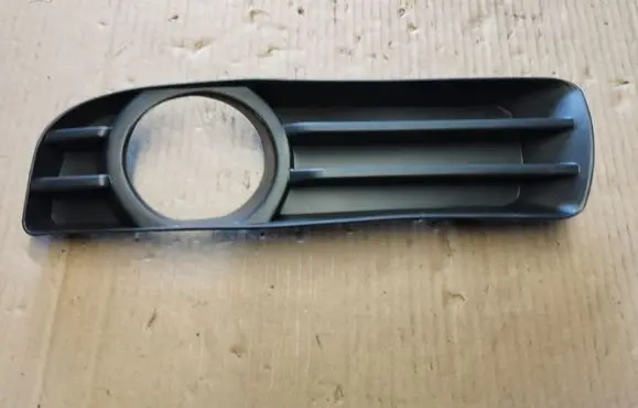 Dodge Grand Caravan Front fog light trim/grill 05113233