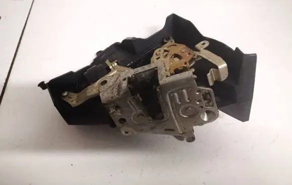 Mercedes-Benz C W202 Front door lock 2027300635