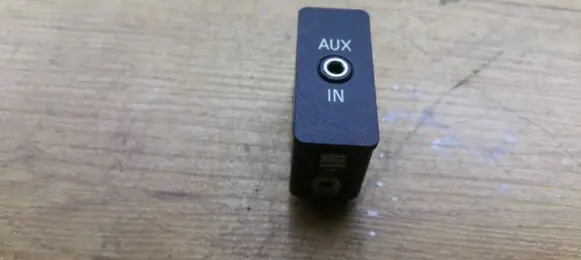 Mini One - Cooper Coupe R56 AUX in-socket connector 61316930561