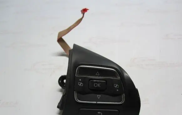Steering wheel buttons/switches