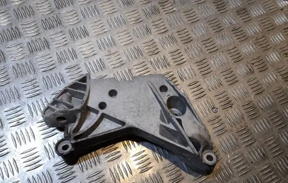 Audi Q3 8U Engine mounting bracket 06J199207P
