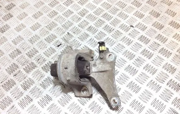 Honda Civic Engine mount bracket