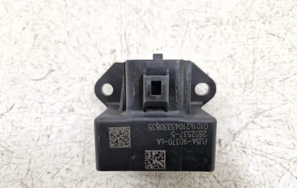 Ford Explorer VI Fuel pump relay FU5A9D370 FU5A9D370LA 28525375
