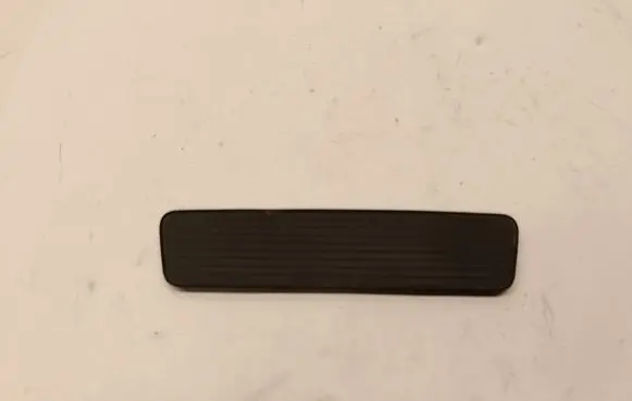 Dodge RAM 1500 DS Glove box pad 1WQ39TRMAA