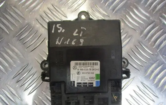 Mercedes-Benz A W169 Central body control module A1698204526