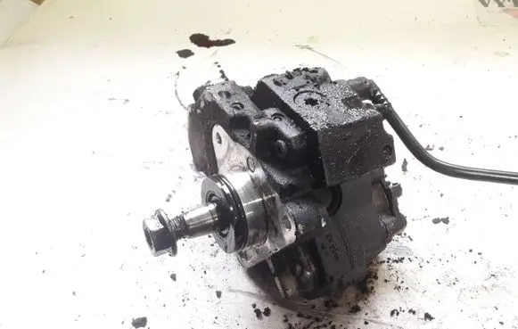 Opel Vivaro Fuel injection high pressure pump