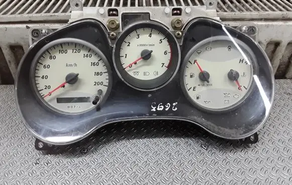 Toyota RAV 4 (XA20) Speedometer (instrument cluster) 838004A090