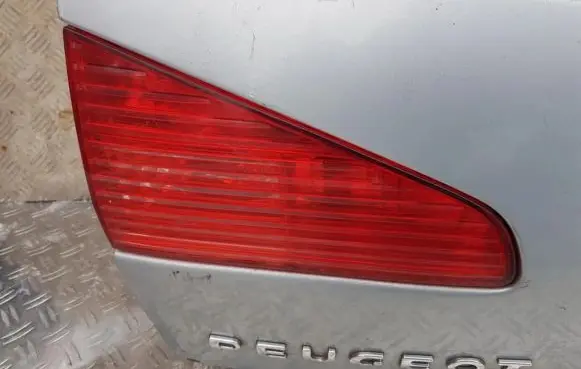 Peugeot 607 Tailgate rear/tail lights