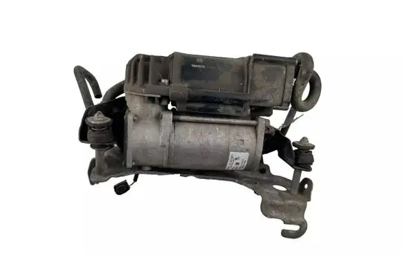 Mercedes-Benz C W205 Air suspension compressor/pump A2053200104