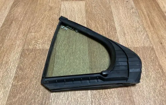 Honda Accord Rear vent window glass 43R00122