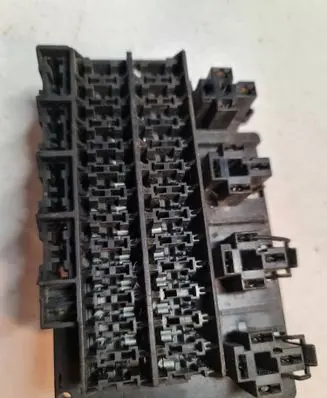 Nissan Primera Fuse box set 24311 0E000 72404047