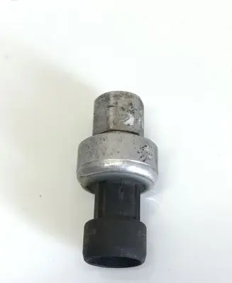 Renault Clio III Air conditioning (A/C) pressure sensor 7700417506 52CP0705