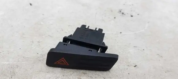 Toyota Land Cruiser (J120) Hazard light switch 03153693 153693