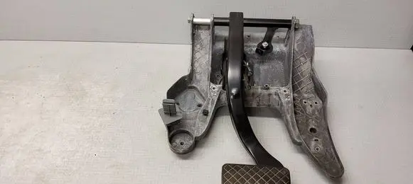 Volkswagen Touareg I Brake pedal 7L0723031D 7L0723142 7L0723117