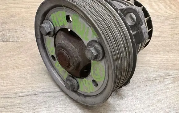 Renault Laguna III Water pump pulley 8200332040 8200555780