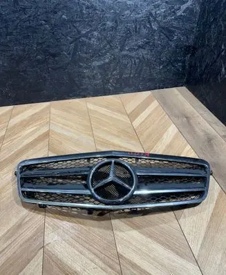 Mercedes-Benz E W212 Front grill