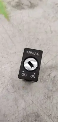Passenger airbag on/off switch
