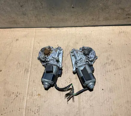 Mercedes-Benz E W124 Front door window regulator motor 130821260 185023000