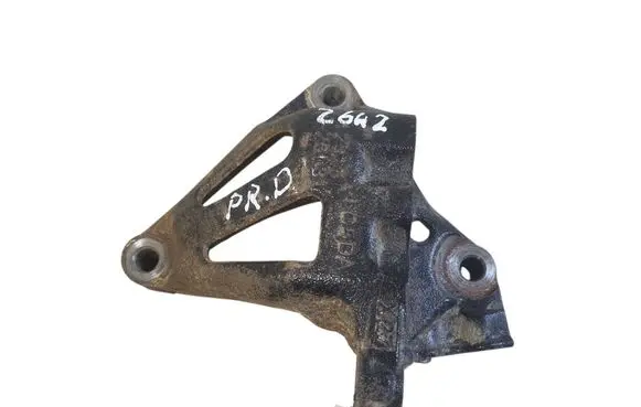 Engine mounting bracket