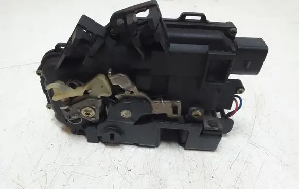 Audi A6 S6 C5 4B Rear door lock 4B0839015B