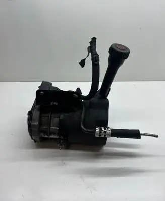 Peugeot 308 Power steering pump 9681594580