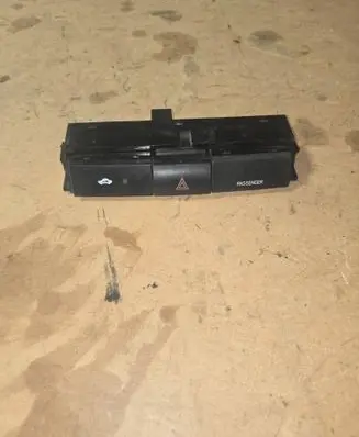 Toyota Corolla Verso E121 Hazard light switch 153965