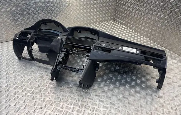 BMW 5 E60 E61 Dashboard 7138510 52758211