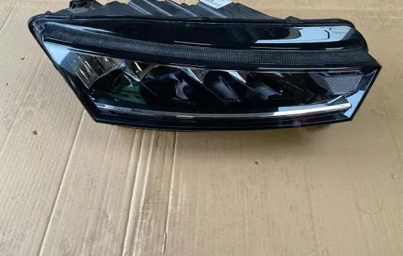 Skoda Octavia Mk4 Headlight/headlamp 5E8941016