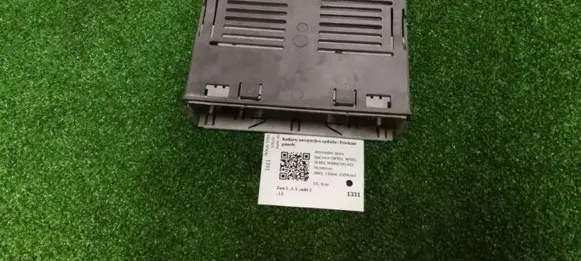 Mercedes-Benz Sprinter W901 W902 W903 W904 Radio/GPS head unit trim 9438460524
