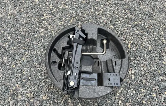 BMW 5 E60 E61 Tool set 