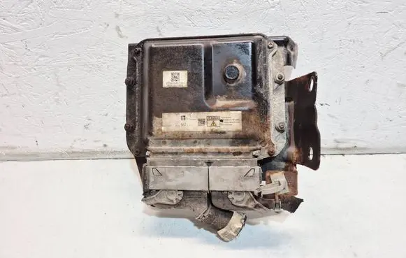 Opel Zafira B Engine control unit/module 55572800
