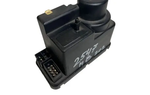 Mercedes-Benz C W202 Central locking vacuum pump 2028001948