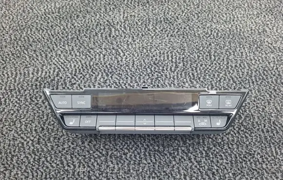 Audi e-tron Climate control unit 4J3820043A