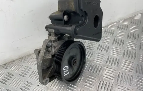 Mercedes-Benz E A207 Power steering pump 0054668001 09D10 LH2114612