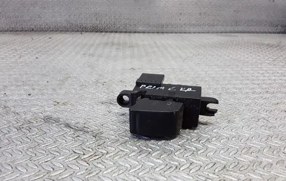 Nissan Primera Electric window control switch