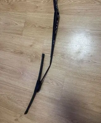 Opel Insignia A Front wiper blade arm 13227399