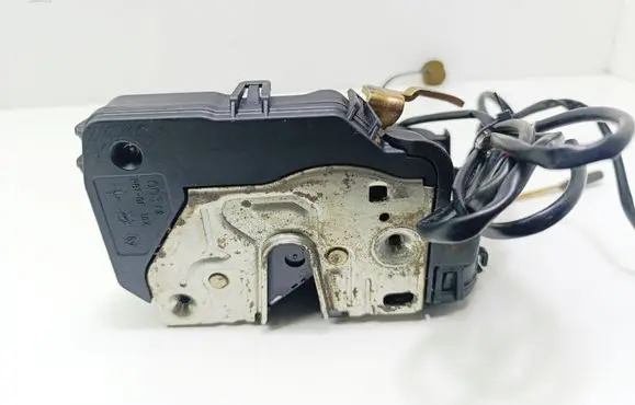 Mercedes-Benz E W211 Front door lock