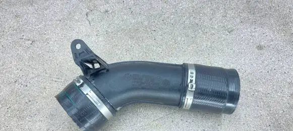 BMW M5 Turbo air intake inlet pipe/hose 7843221 13717843221