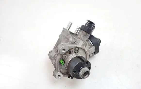 Volkswagen PASSAT B7 Fuel injection high pressure pump 03L130755L 0445010526