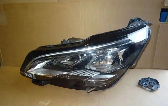 Peugeot 3008 II Headlight/headlamp